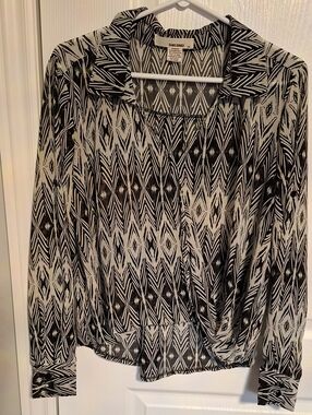 Sans Souci Black & White Geometric Button-Front Shirt